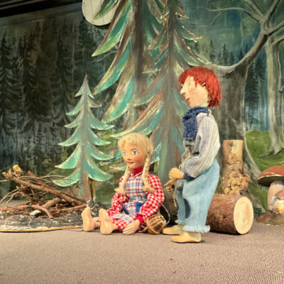 Hänsel und Gretel als handgeführte Marionetten