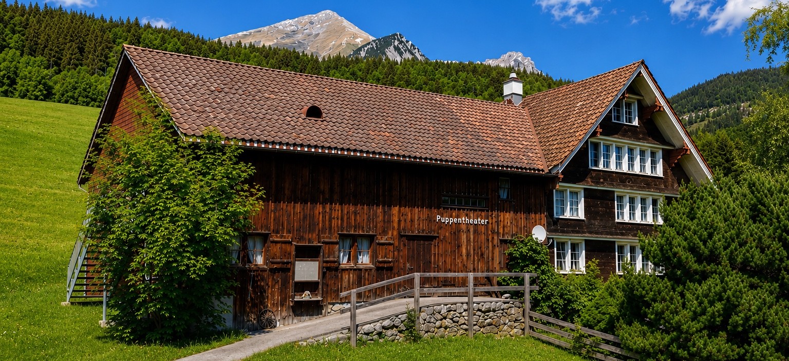 Der historische Rietlistall, das Zuhause des Puppentheaters Wildhaus